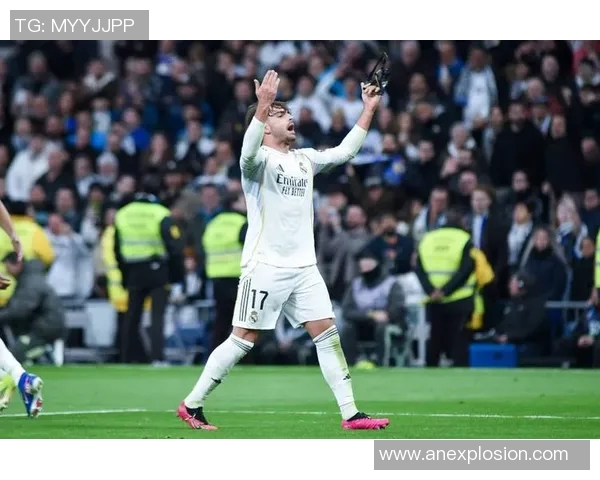 莱万在西甲赛场再创佳绩助力球队争冠展现超级前锋风采 莱万在西甲赛场再创佳绩助力球队争冠展现超级前锋风采