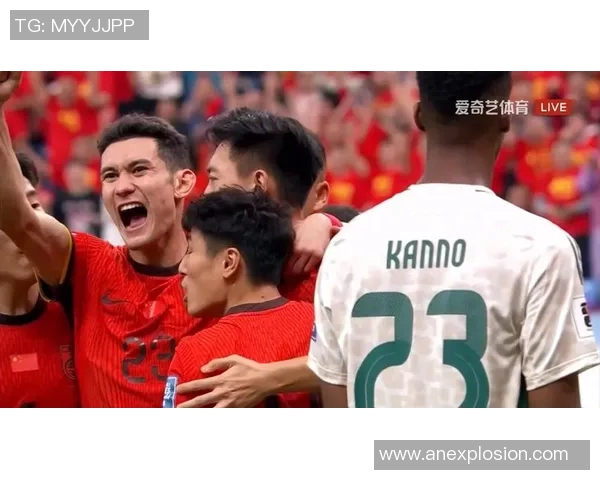 蒋圣龙精彩头球解围助力球队防线稳固展现出色防守能力