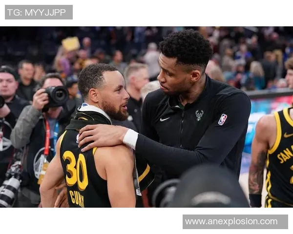 勇士与骑士展开激烈对抗各路明星球员风头无两